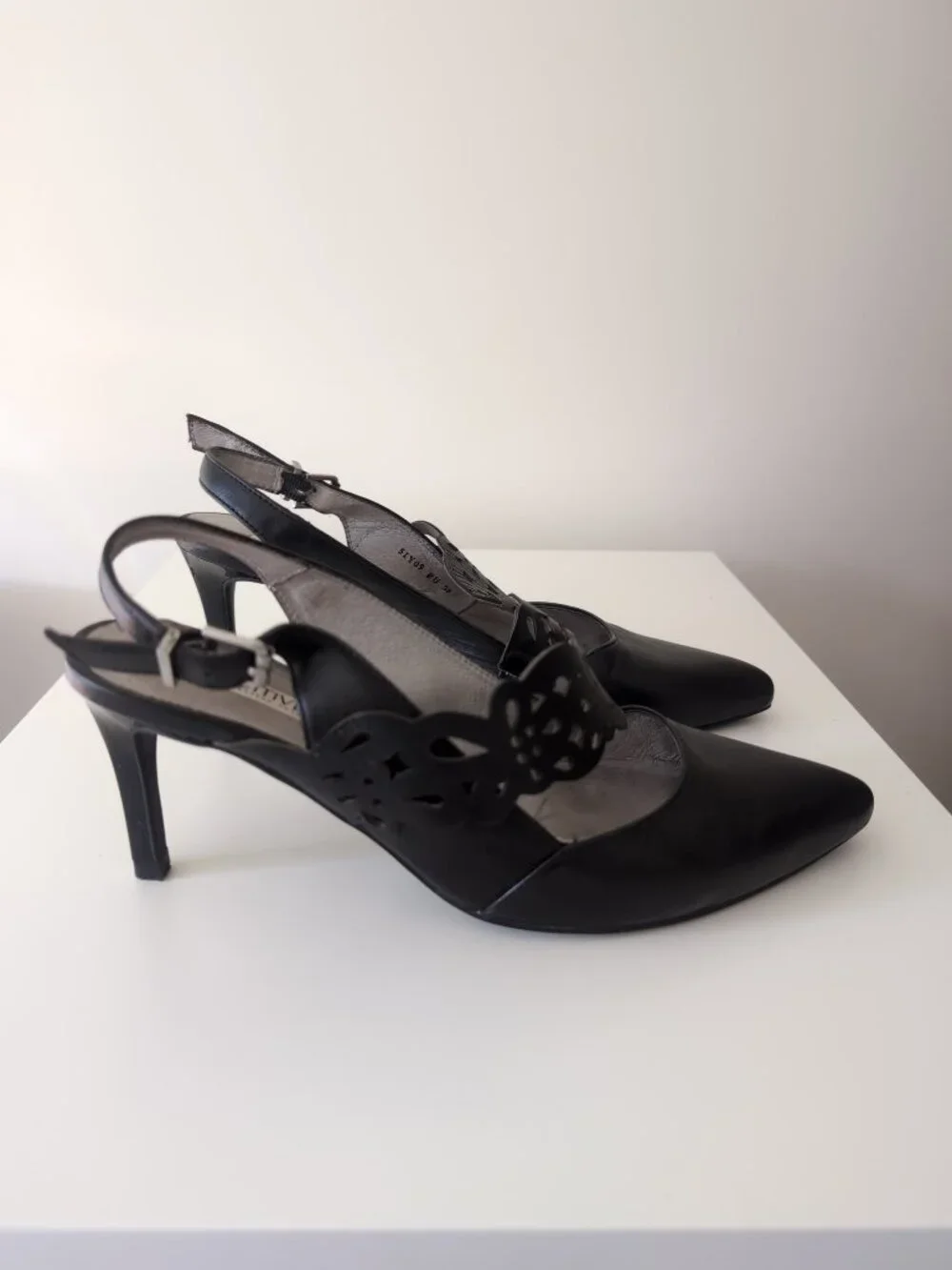 Fugitive by Francesco Rossi Black Leather Slingback Heels Size 38 - Picture 3 of 11